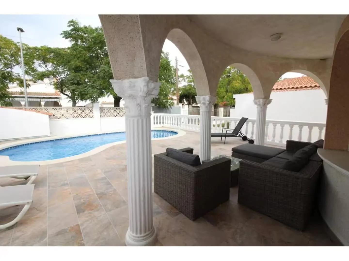Grande Villa Familiale Avec Piscine, Pres Plage Et Canaux Empuriabrava Spain
